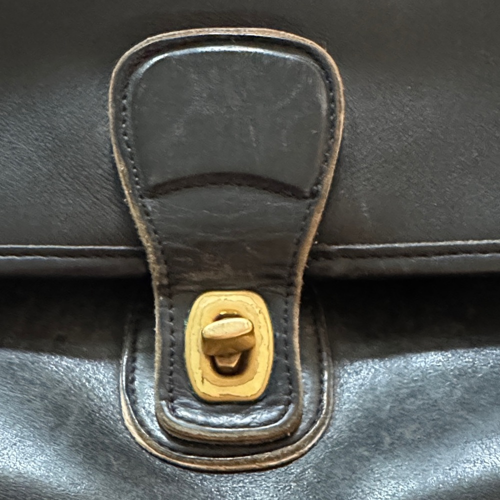 Devil wears Prada Coach Black Bag Messinger brassTurnLock #5180 not refurbished - Picture 5 of 15